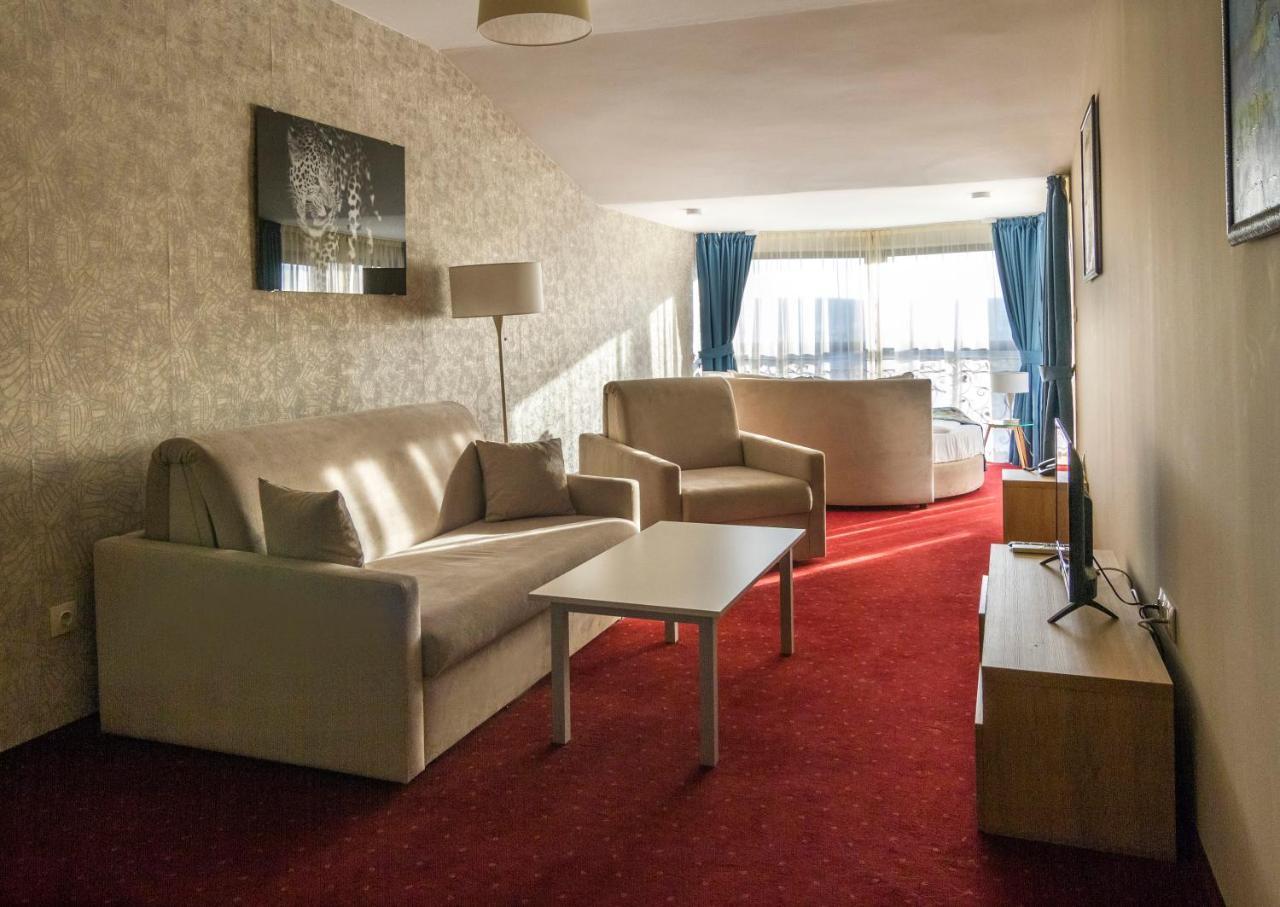 Ξενοδοχείο Plaza 3*