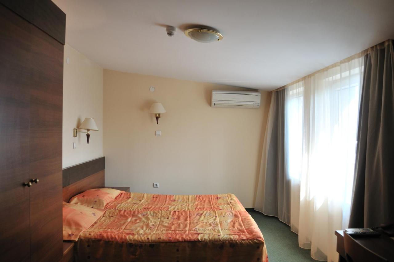 Plaza Ξενοδοχείο 3*